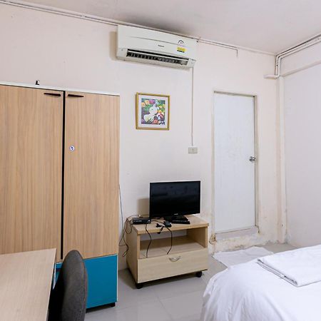 Freesia Saladaeng Silom Apartments Bangkok Exterior foto