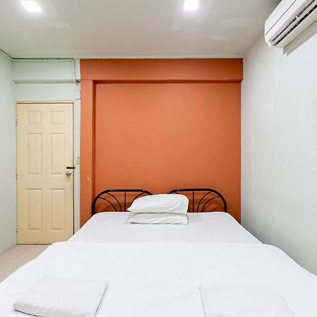 Freesia Saladaeng Silom Apartments Bangkok Exterior foto