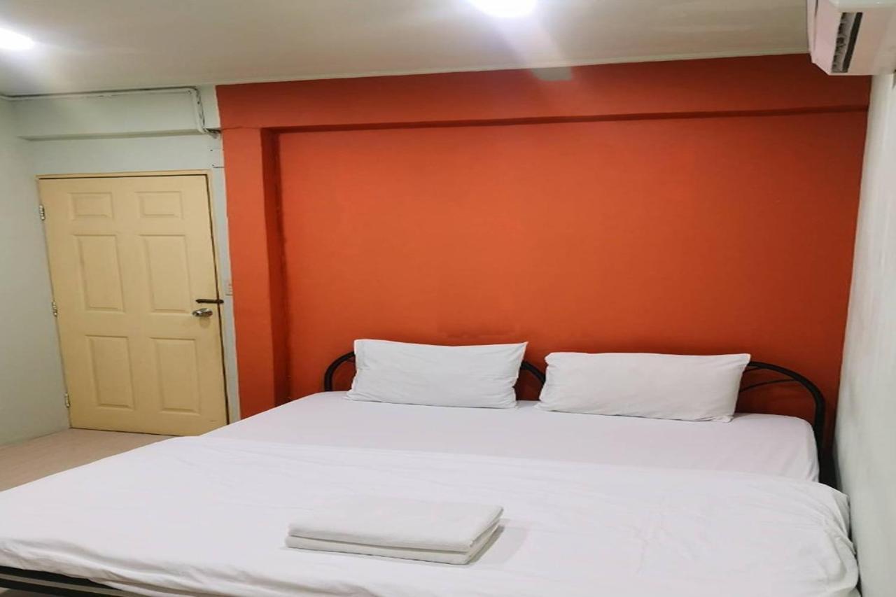 Freesia Saladaeng Silom Apartments Bangkok Exterior foto