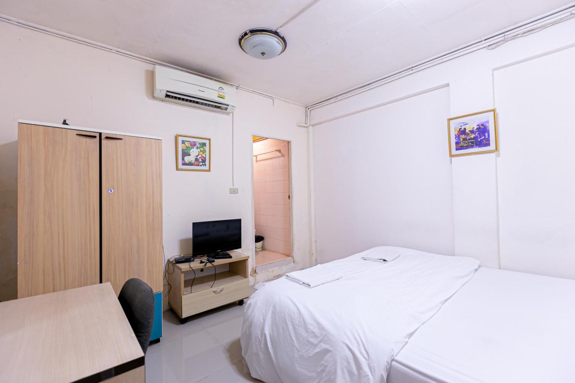 Freesia Saladaeng Silom Apartments Bangkok Exterior foto