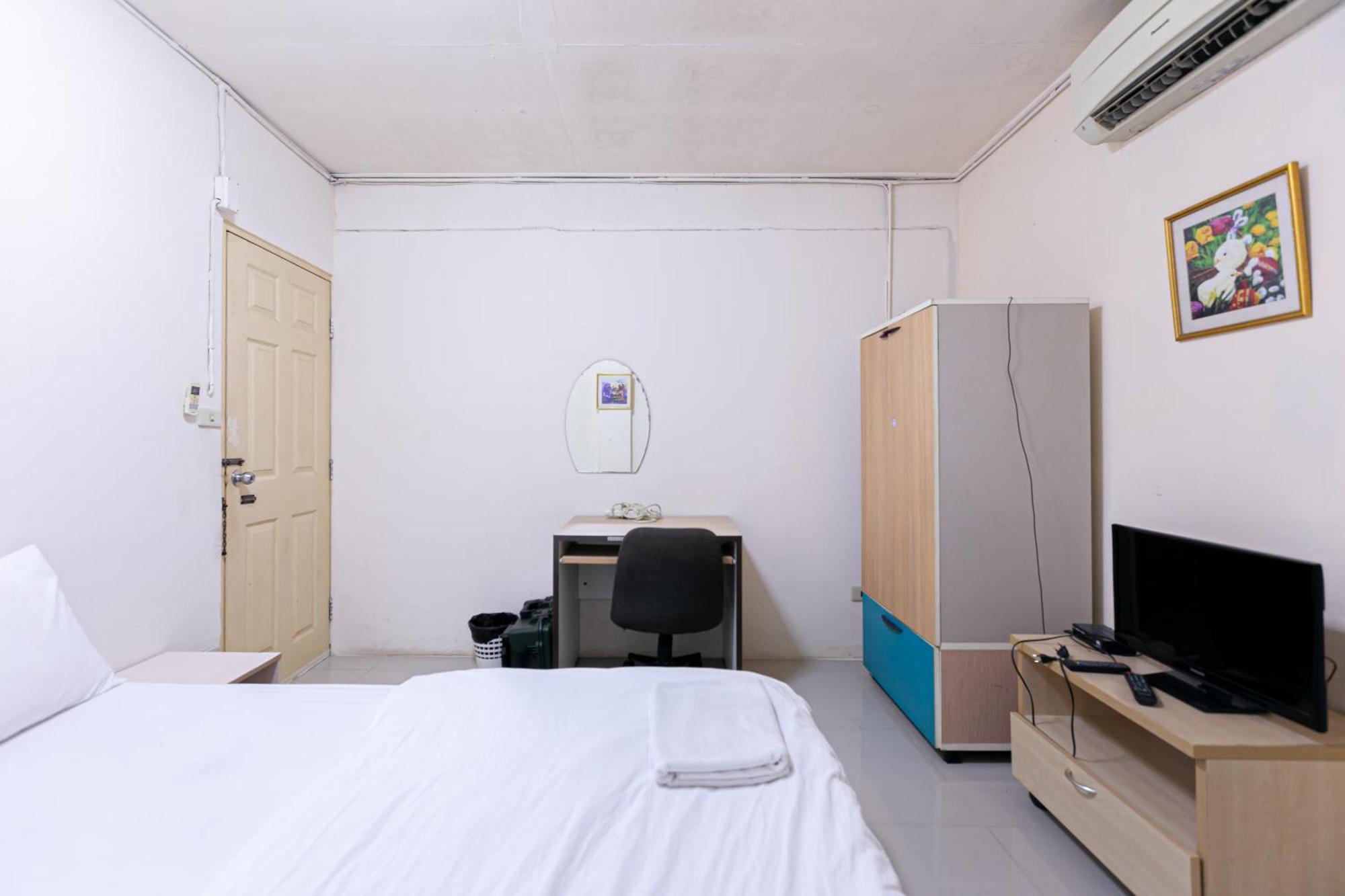Freesia Saladaeng Silom Apartments Bangkok Exterior foto