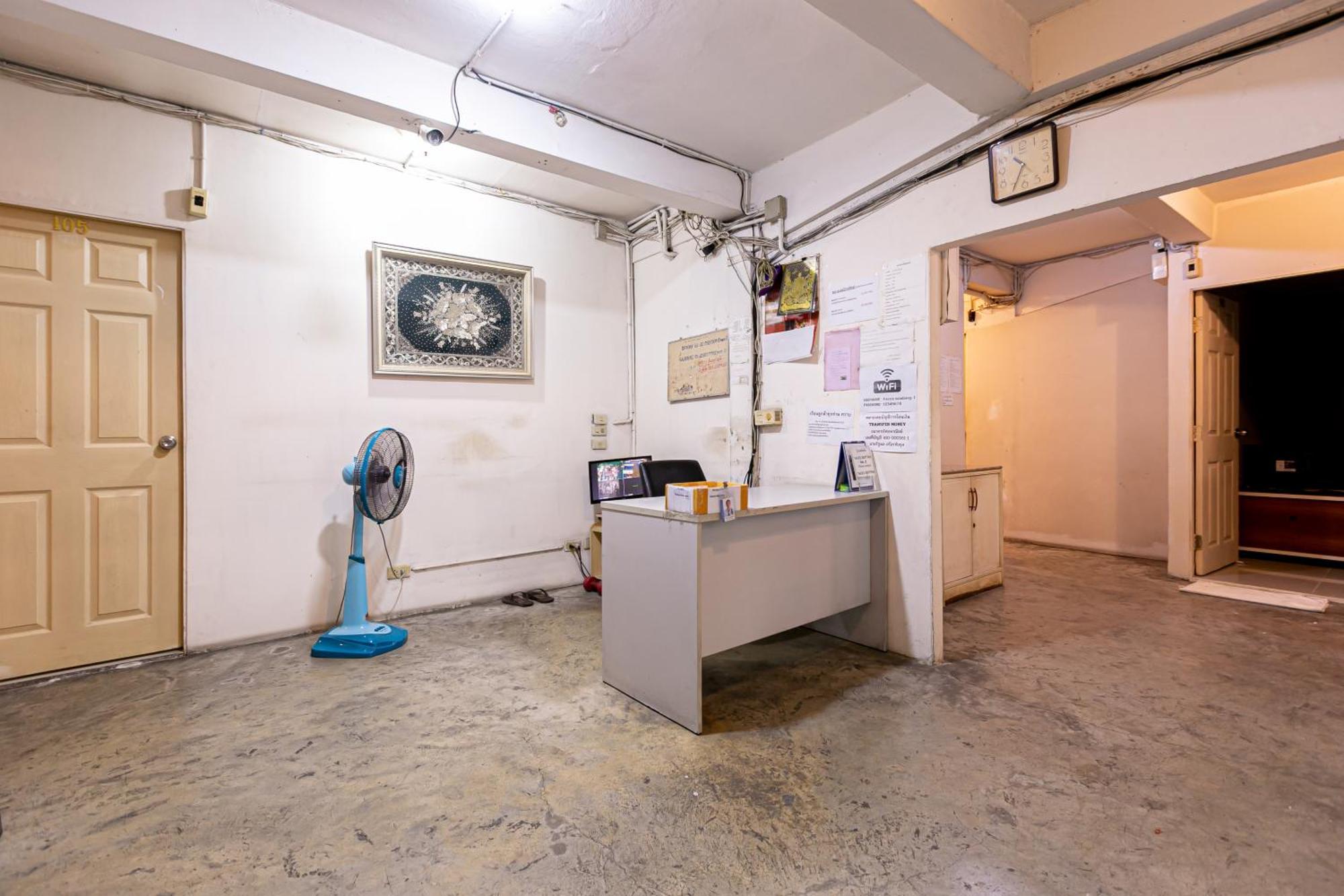 Freesia Saladaeng Silom Apartments Bangkok Exterior foto