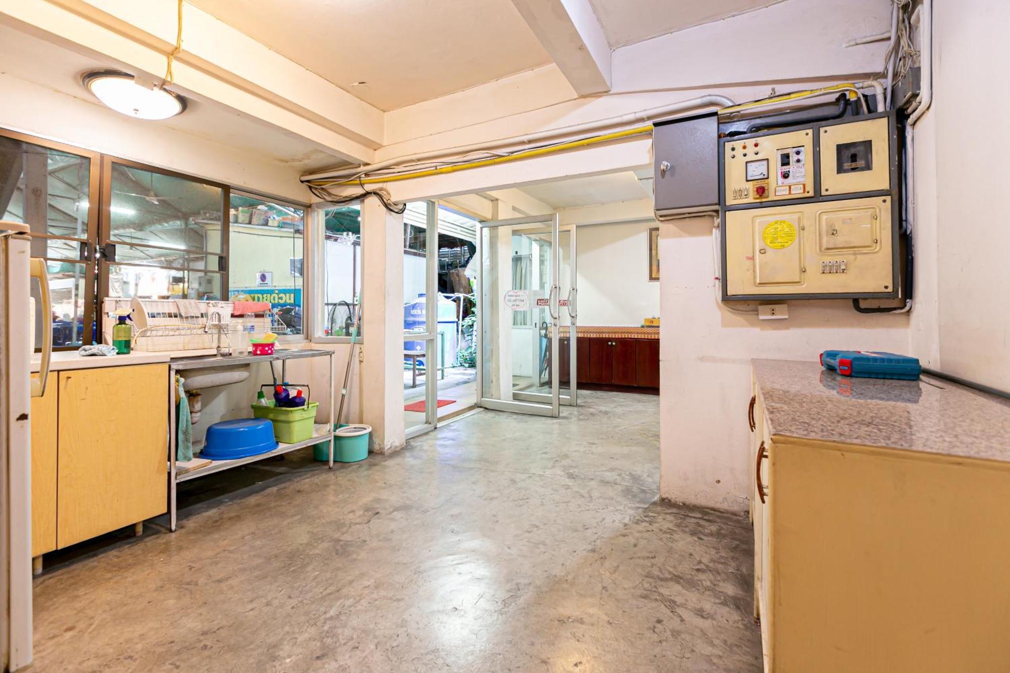 Freesia Saladaeng Silom Apartments Bangkok Exterior foto