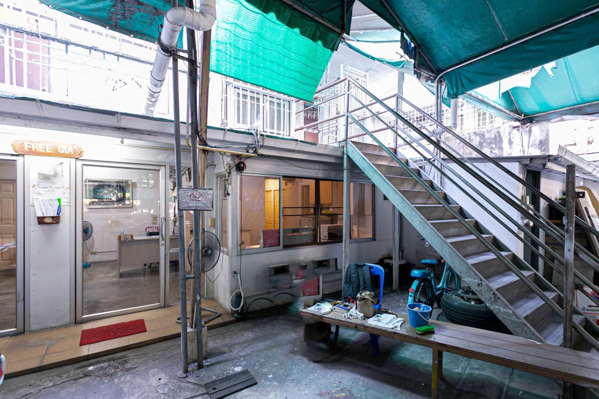 Freesia Saladaeng Silom Apartments Bangkok Exterior foto