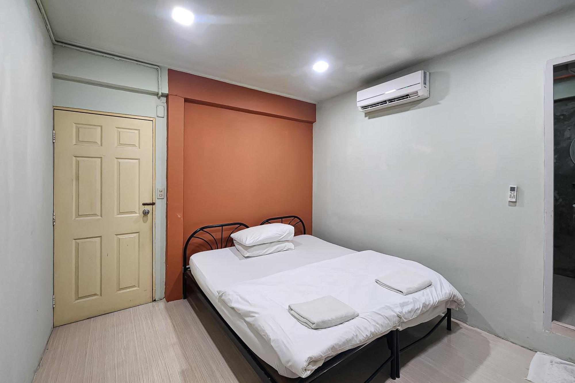 Freesia Saladaeng Silom Apartments Bangkok Exterior foto
