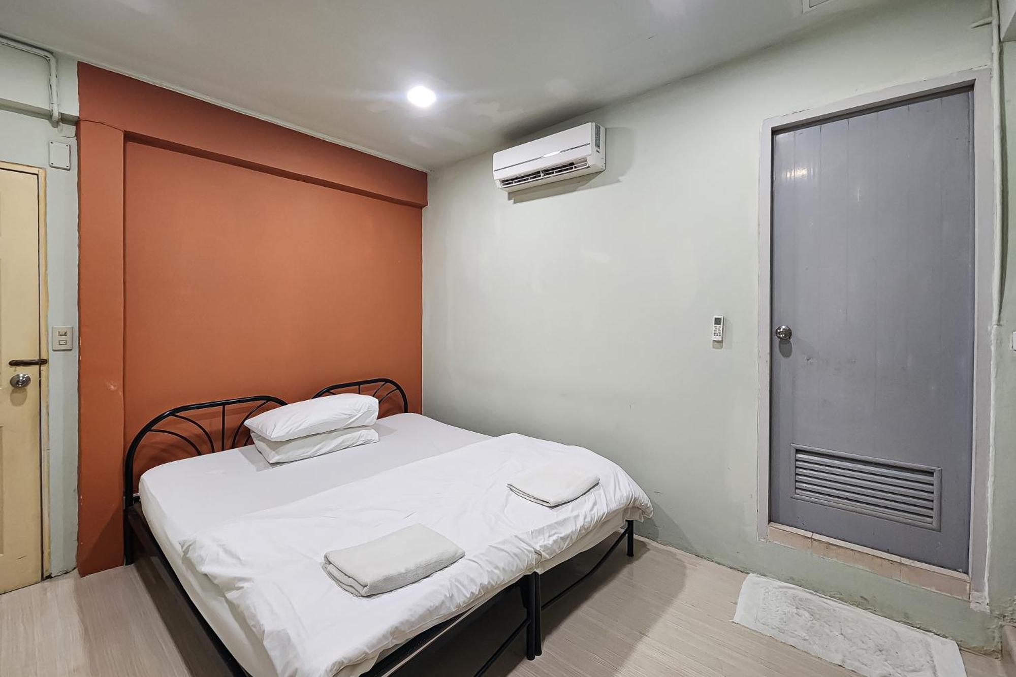 Freesia Saladaeng Silom Apartments Bangkok Exterior foto