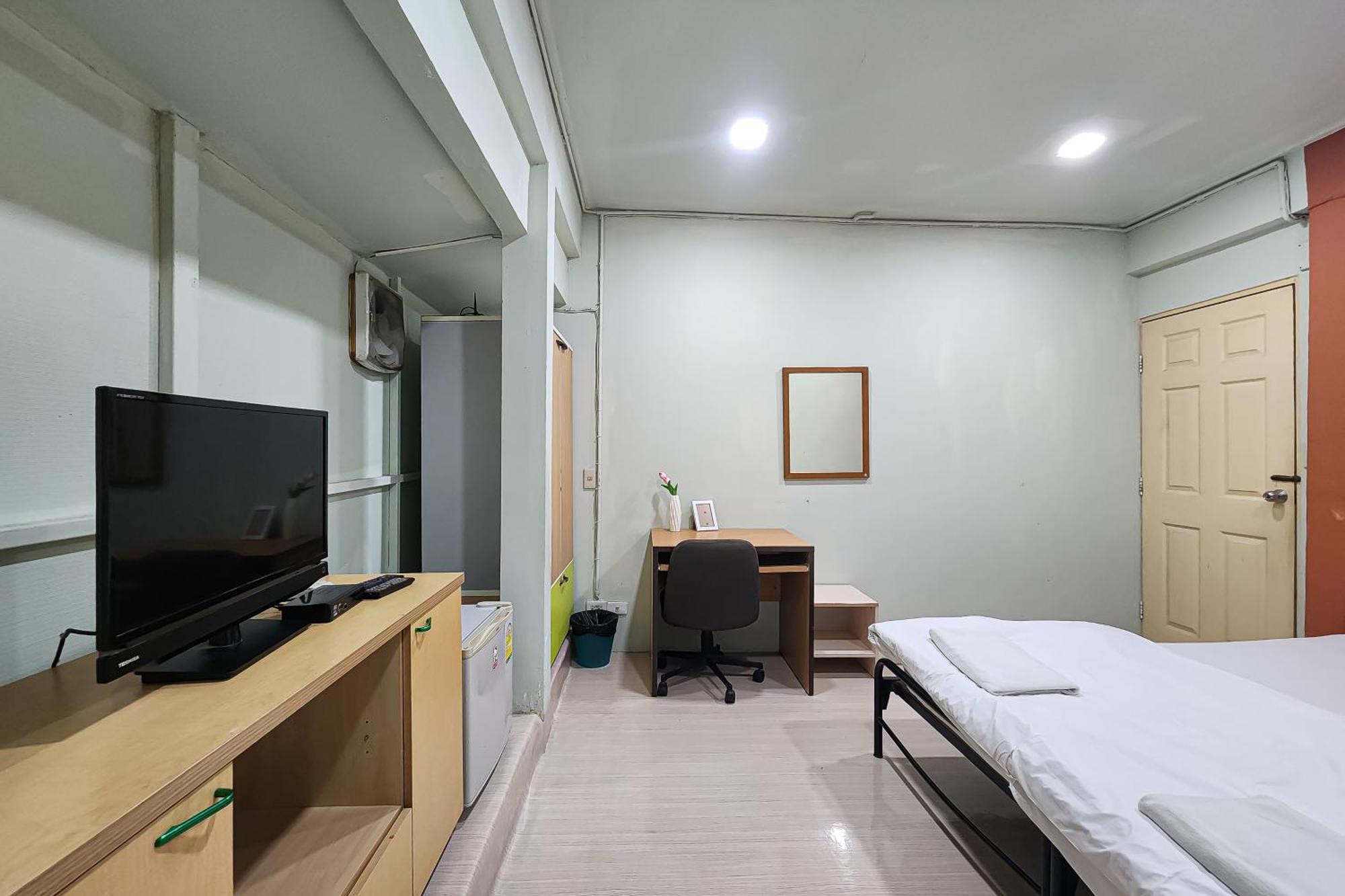 Freesia Saladaeng Silom Apartments Bangkok Exterior foto