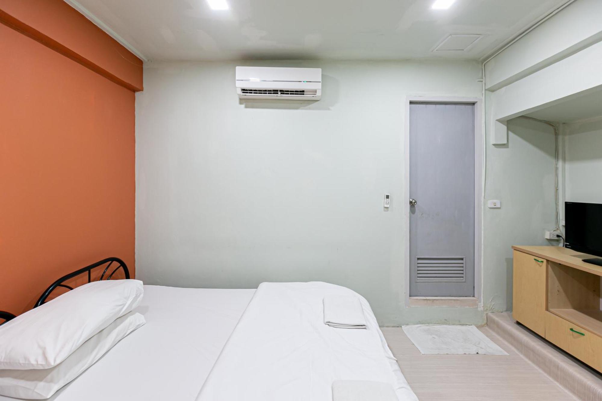 Freesia Saladaeng Silom Apartments Bangkok Exterior foto