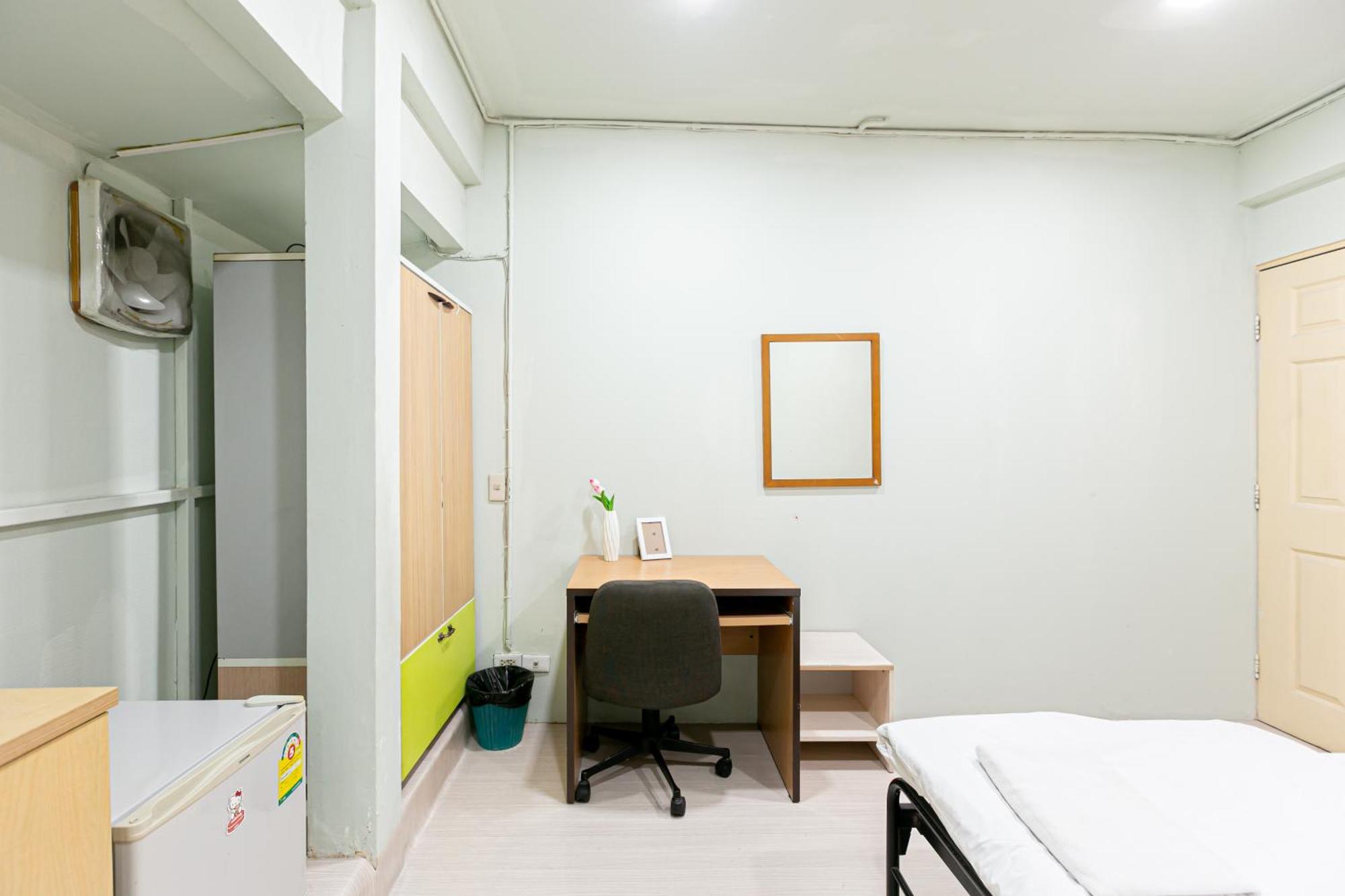 Freesia Saladaeng Silom Apartments Bangkok Exterior foto