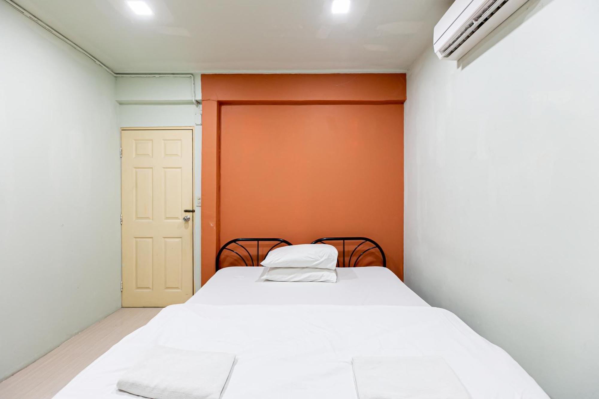 Freesia Saladaeng Silom Apartments Bangkok Exterior foto