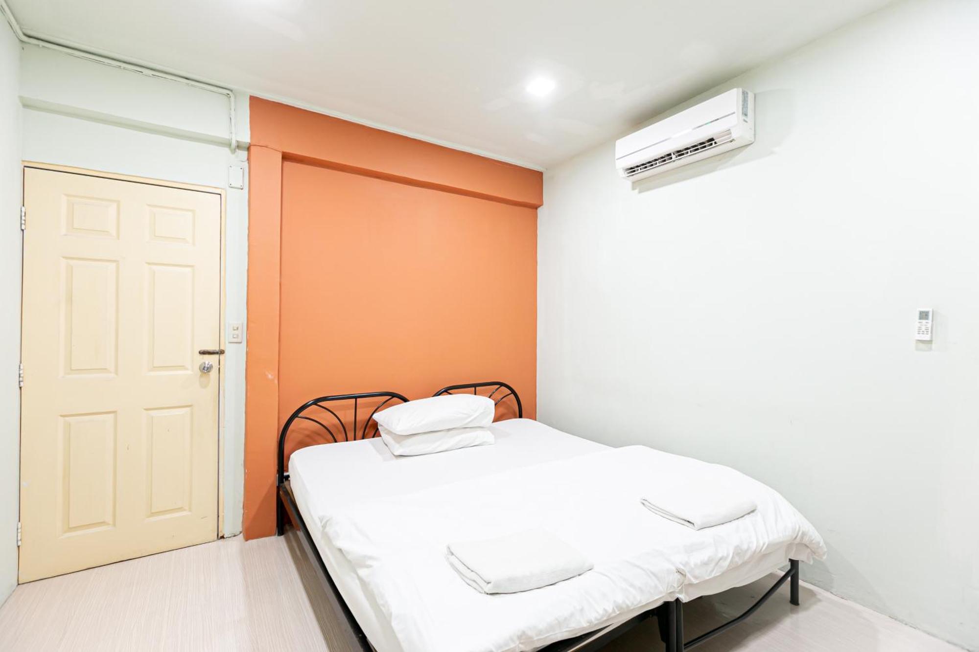 Freesia Saladaeng Silom Apartments Bangkok Exterior foto